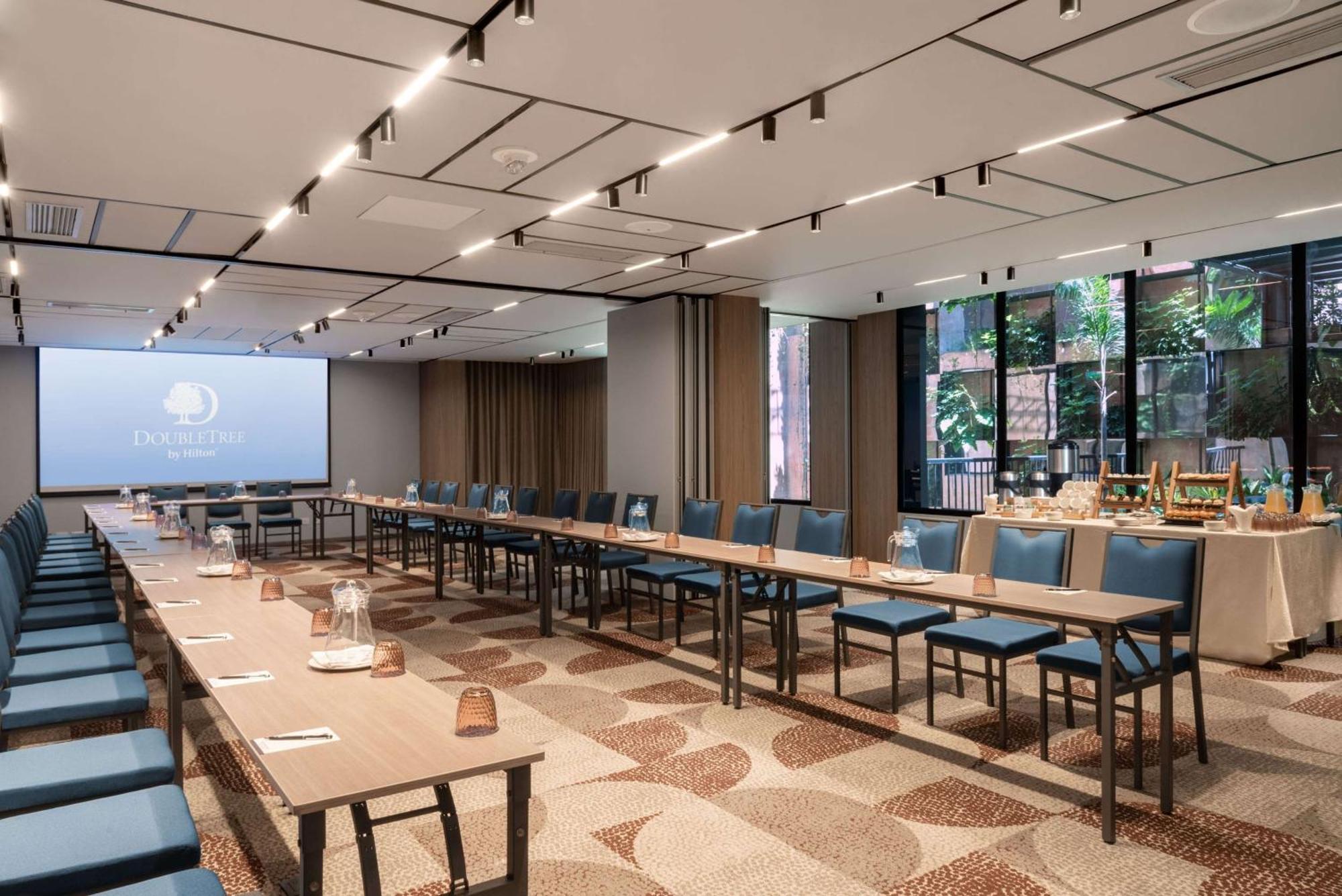 Hotel Doubletree By Hilton Lima San Isidro Extérieur photo